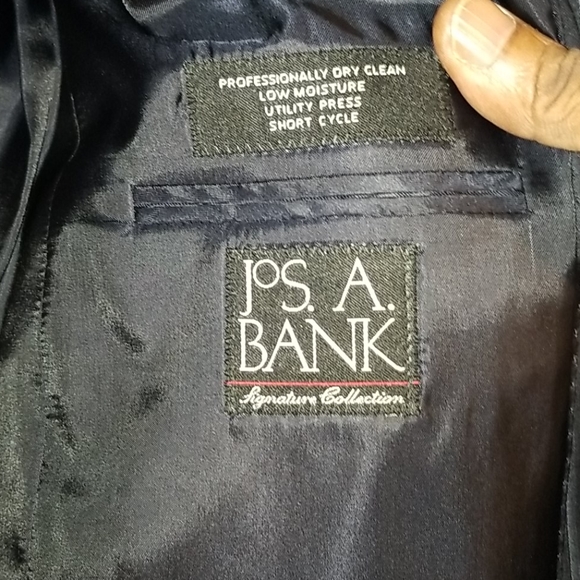 JOS A BANK DRESS SUIT - Picture 4 of 5